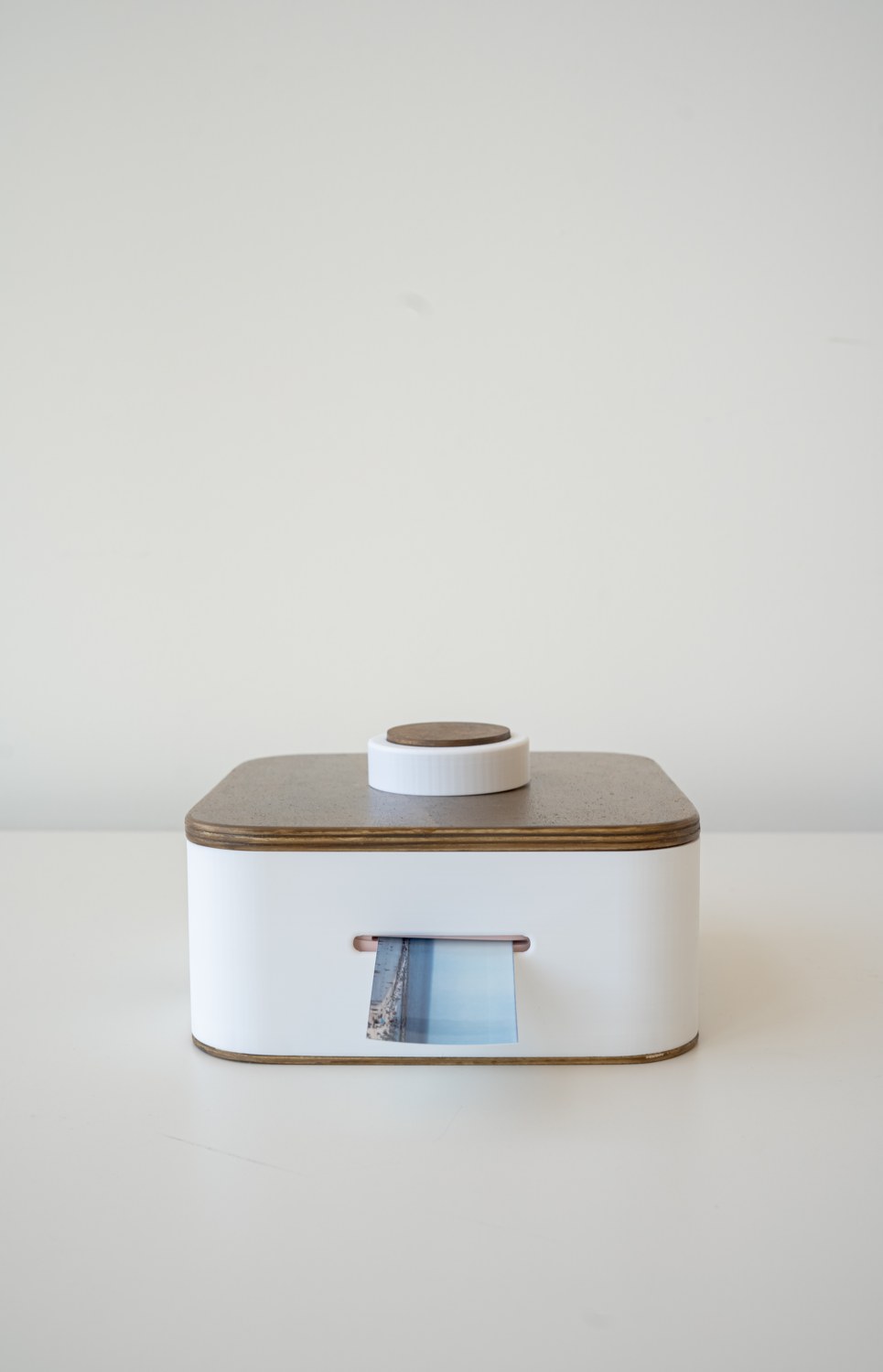 wowbox in the lab — a photo printing from the front slot
